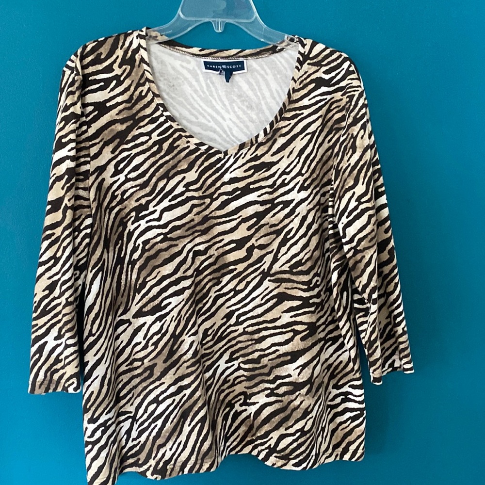 🌹🌹Ladies Animal Print Top - Size XL…V-Neck…3/4 Sleeves🌹🌹